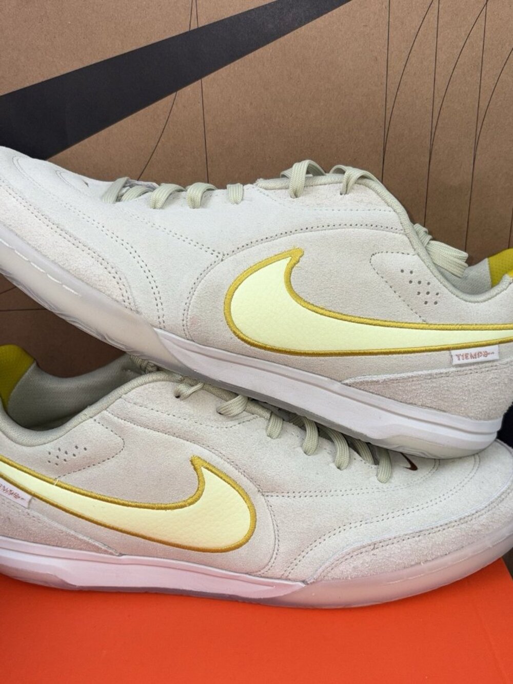 NEW Nike Tiempo Streetgato LE Soccer IQ8295-339 Olive Aura Men's Size 8 - Picture 2 of 7